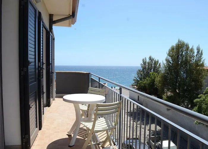 Santanna Beach House - Fondachello-Apartments Com